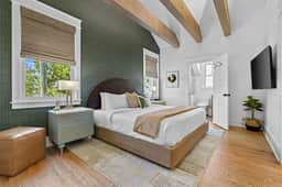Boutique Luxury King Suite with Spa Bath & Balcony in Walkable East Nashville